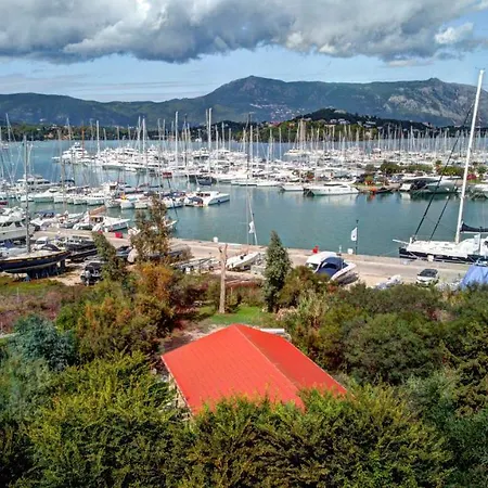 Seascape Elegant Gouvia Marina Appartement *